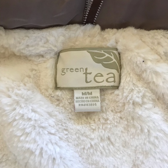 A puffer vest - Picture 5 of 5